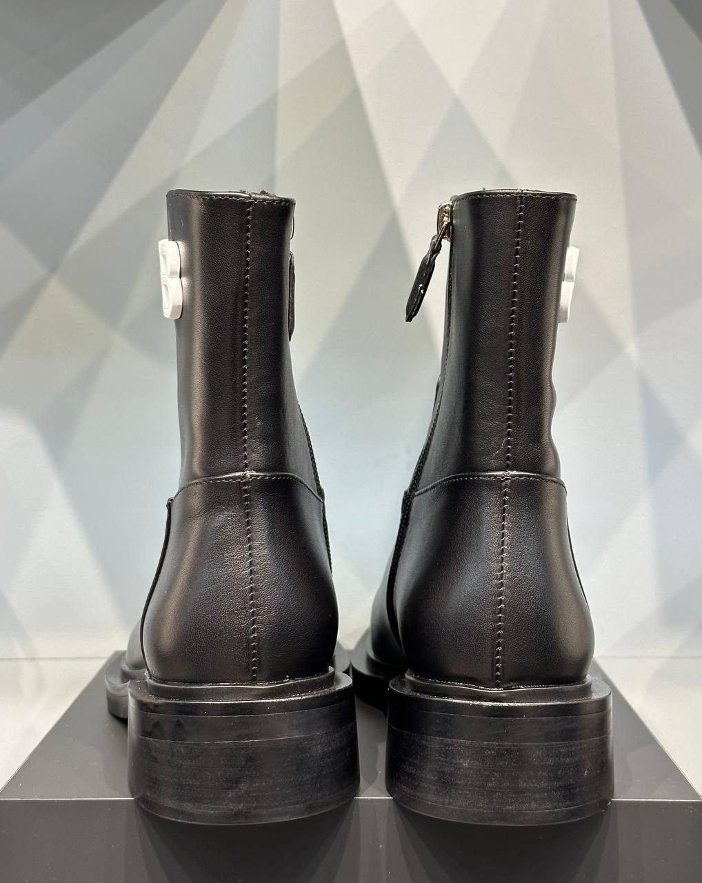 BALENCIAGA - b5853
