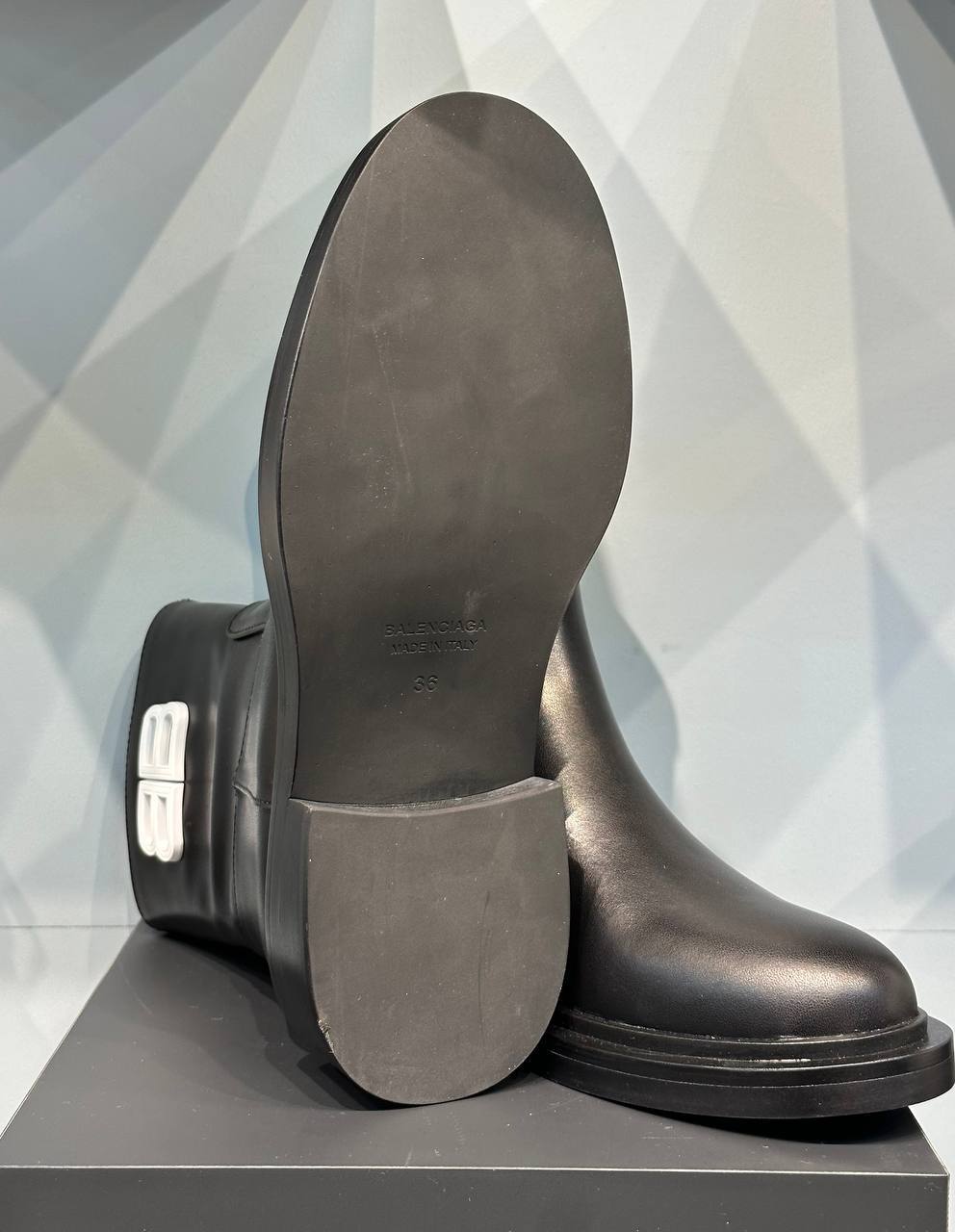 BALENCIAGA - b5853