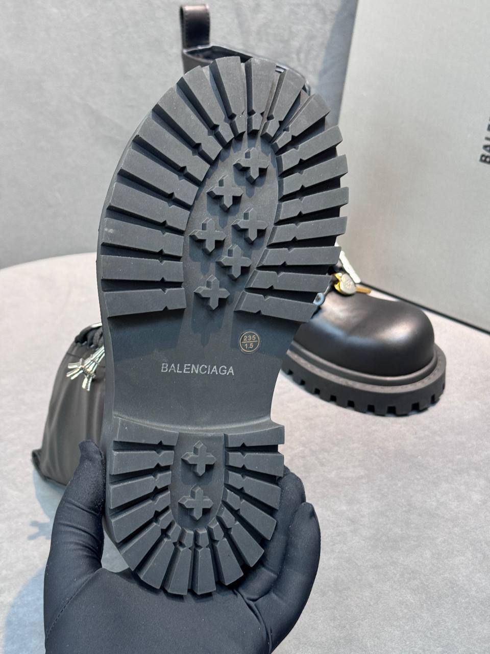 BALENCIAGA 1 - b6825