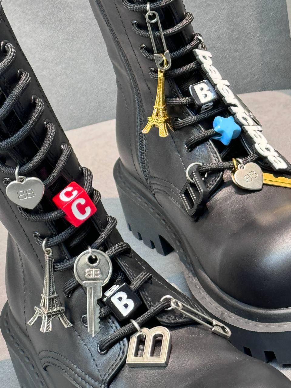 BALENCIAGA 1 - b6825